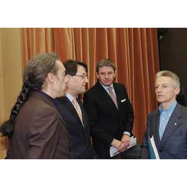 Riccardo Illy (Presidente FVG), Lodovico Sonego (Assessore regionale Pianificazione territoriale, Mobilità e Infrastrutture di Trasporto) e Dustin Tusnovics (Direttore Baugestaltung-Holz Salisburgo) al convegno "La nuova politica urbanistica della Regione", a Villa Manin di Passariano. (Passariano 24/02/05)