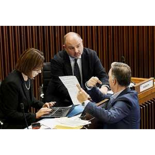 Da sinistra Manuela Celotti, Diego Moretti e Massimo Mentil del Pd - Da sinistra Manuela Celotti, Diego Moretti e Massimo Mentil del Pd