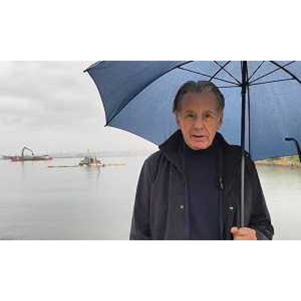 L'assessore regionale all'Ambiente Fabio Scoccimarro nei pressi della foce del Rio Ospo - L'assessore regionale all'Ambiente Fabio Scoccimarro nei pressi della foce del Rio Ospo