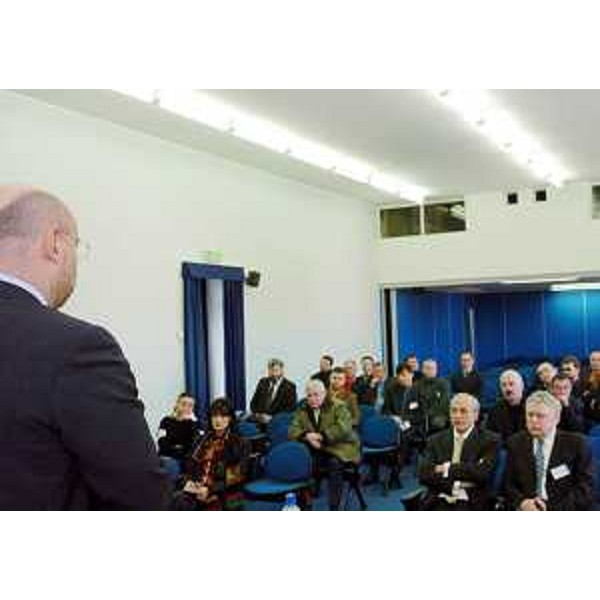 Bertossi (Assessore regionale Attività produttive) presenta le risorse del Friuli Venezia Giulia alla delegazione di 35 imprenditori russi dell'Associazione mobilieri della regione di Kaliningrad, alla Fiera di Udine. (Martignacco 10/03/05)