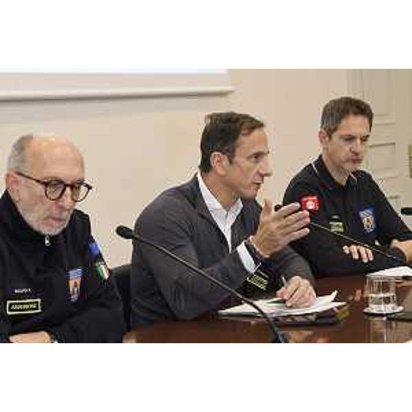 Il governatore Massimiliano Fedriga con l'assessore regionale Riccardo Riccardi e il direttore generale della Protezione civile Fvg Amedeo Aristei - Il governatore Massimiliano Fedriga con l'assessore regionale Riccardo Riccardi e il direttore generale della Protezione civile Fvg Amedeo Aristei