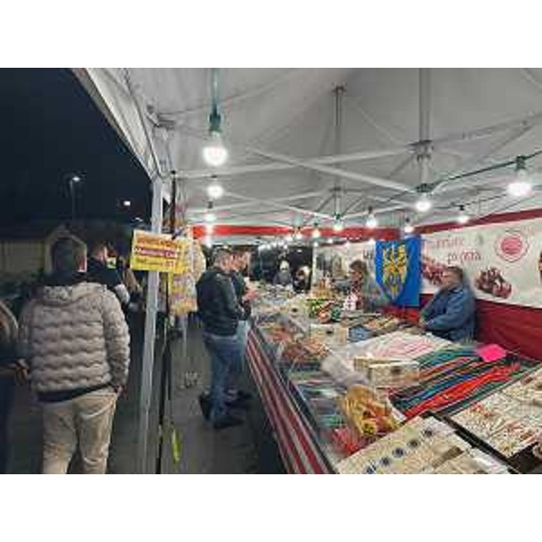 Uno dei tipici stand della Fiera dei Santi - Uno dei tipici stand della Fiera dei Santi