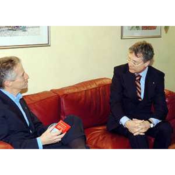 Riccardo Illy (Presidente FVG) e Marco Cameroni (Console generale di Svizzera a Milano) a Trieste. (Trieste 24/01/05)