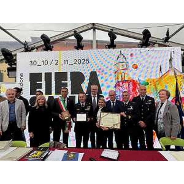 Al centro, il presidente del Cr Fvg, Mauro Bordin, alla cerimonia per il conferimento della cittadinanza onoraria al 2° Stormo dell'Aeronautica militare - Al centro, il presidente del Cr Fvg, Mauro Bordin, alla cerimonia per il conferimento della cittadinanza onoraria al 2° Stormo dell'Aeronautica militare