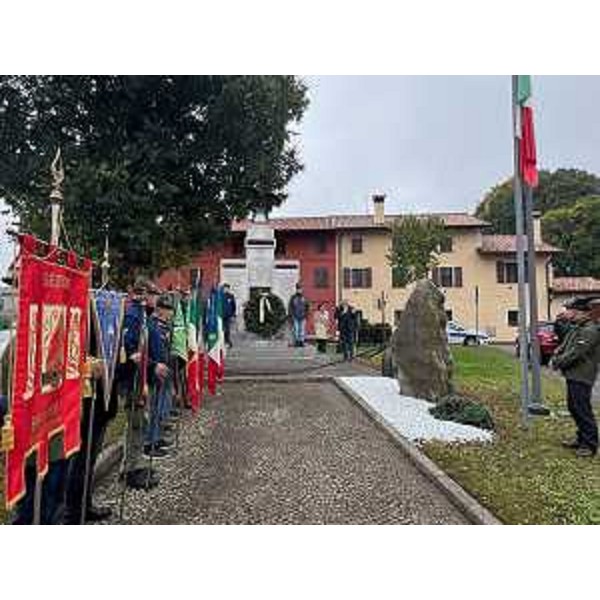 La cerimonia al monumento ai caduti di Pozzecco di Bertiolo - La cerimonia al monumento ai caduti di Pozzecco di Bertiolo