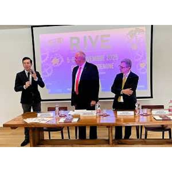 L'intervento di Pietro Garbellotto, titolare dell'omonima azienda di Sacile dove si è svolta la conferenza stampa di presentazione di Rive - L'intervento di Pietro Garbellotto, titolare dell'omonima azienda di Sacile dove si è svolta la conferenza stampa di presentazione di Rive