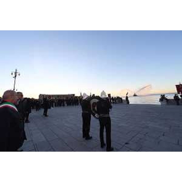 Deposizione di una corona d'alloro alla Scala Reale - Deposizione di una corona d'alloro alla Scala Reale