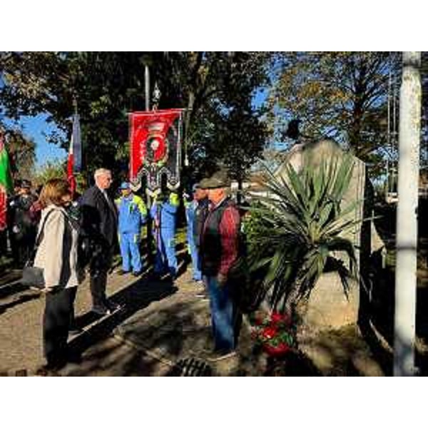 Uno scatto durante la cerimonia del 4 novembre a Muzzana del Turgnano - Uno scatto durante la cerimonia del 4 novembre a Muzzana del Turgnano