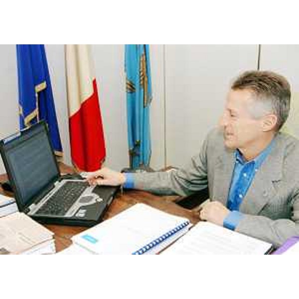 Illy (Presidente FVG) appone la prima firma digitale su due decreti usando la smart-card personale per la prima volta. (Trieste 04/01/05)