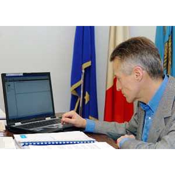 Illy (Presidente FVG) appone la prima firma digitale su due decreti usando la smart-card personale per la prima volta. (Trieste 04/01/05)