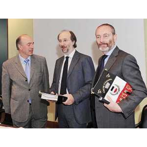 Riccardo Riccardi (Assessore regionale Mobilità, Energia e Infrastrutture di Trasporto) con Cesare Salice (Capo Compartimento ANAS FVG) e Gianluigi D'Orlandi (Sindaco Fagagna) in Municipio a Fagagna. (Fagagna 25/03/09)