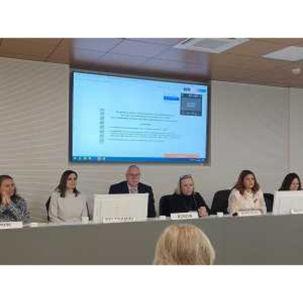 Il tavolo dei relatori dell'evento sulla violenza economica - Il tavolo dei relatori dell'evento sulla violenza economica