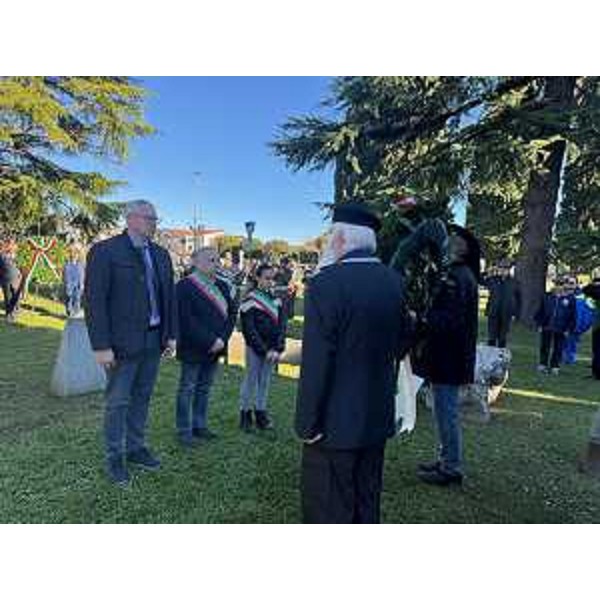 Il presidente del Cr Fvg, Mauro Bordin, alla cerimonia del 4 novembre a Palazzolo dello Stella - Il presidente del Cr Fvg, Mauro Bordin, alla cerimonia del 4 novembre a Palazzolo dello Stella