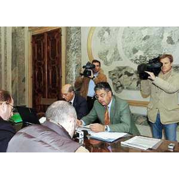 Antonaz (Assessore regionale Istruzione e Cultura) in conferenza stampa al termine della Giunta regionale riunita a Villa Manin di Passariano. (Passariano 01/04/05)
