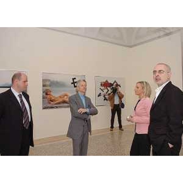 Illy (Presidente FVG) visita una mostra in occasione della riunione di Giunta regionale a Villa Manin di Passariano. (Passariano 01/04/05)