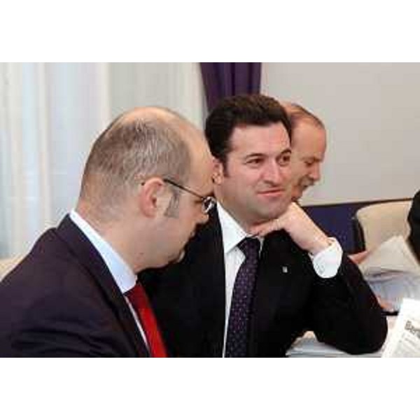 Viero (Direttore generale FVG), Iacop (Assessore regionale Relazioni internazionali) e Moretton (Vicepresidente FVG e Assessore regionale Ambiente) nel corso della Giunta regionale. (Trieste 21/01/05)