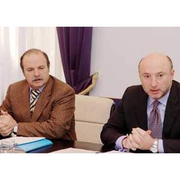 Moretton (Vicepresidente FVG e Assessore regionale Ambiente) e Bertossi (Assessore regionale Attività produttive) nel corso della Giunta regionale. (Trieste 21/01/05)