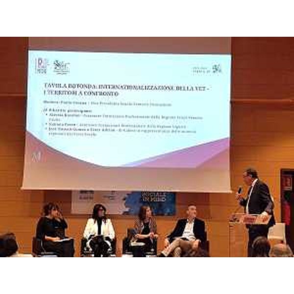 A sinistra l'assessore Rosolen - A sinistra l'assessore Rosolen