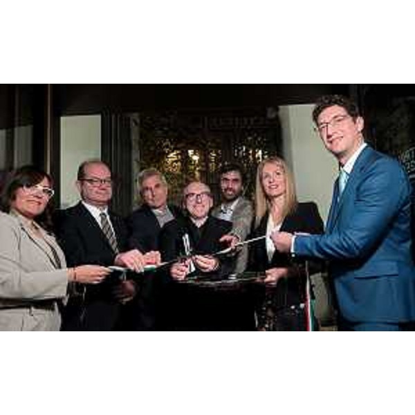 Il vicegovernatore Anzil (secondo da sinistra) al taglio del nastro - Il vicegovernatore Anzil (secondo da sinistra) al taglio del nastro