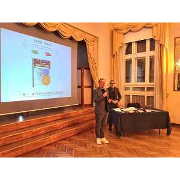 L'assessore Scoccimarro durante il suo intervento - L'assessore Scoccimarro durante il suo intervento