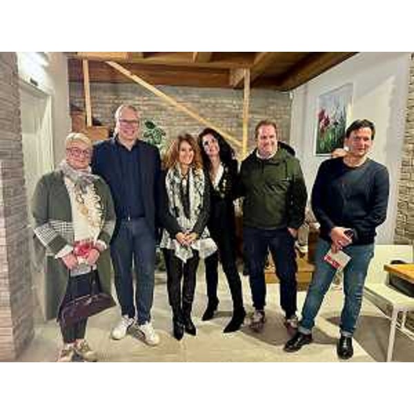 Un momento dell'inaugurazione della mostra "Dal bianco al rosso". - Un momento dell'inaugurazione della mostra "Dal bianco al rosso". 