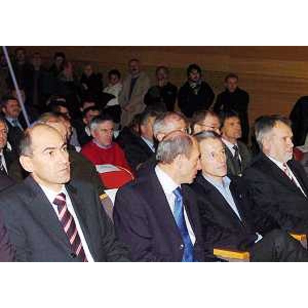 Riccardo Illy (Presidente FVG) e Janez Jansa (Primo Ministro Slovenia) al 35° incontro d'inizio anno tra le comunità slovene a cavallo del confine, dell'Alta Valle dell'Isonzo e delle Valli del Natisone, a Caporetto. (Caporetto 22/01/05)