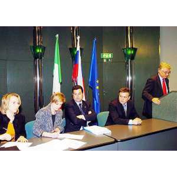 Iacop (Assessore regionale Relazioni internazionali) alla riunione della VI sessione della Commissione bilaterale mista tra FVG e Slovenia. (Nova Gorica 19/01/05)
