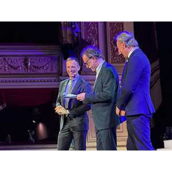 Il governatore Massimiliano Fedriga e l'assessore regionale Fabio Scoccimarro. In mezzo, Andro Merkù - Il governatore Massimiliano Fedriga e l'assessore regionale Fabio Scoccimarro. In mezzo, Andro Merkù