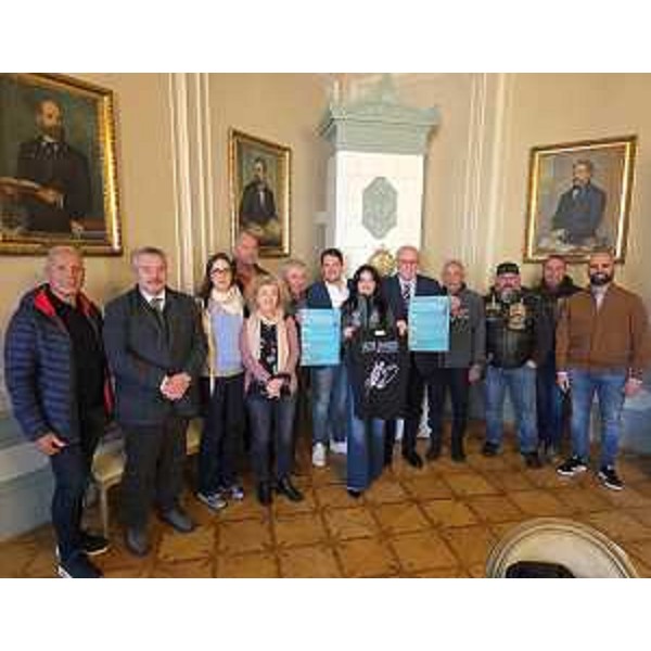 Foto di gruppo alla presentazione presso la Sala Bianca del Comune di Gorizia di Go!Sail Barraonda Sailing Team, con il consigliere regionale Diego Bernardis (Fp) secondo da sinistra - Foto di gruppo alla presentazione presso la Sala Bianca del Comune di Gorizia di Go!Sail Barraonda Sailing Team, con il consigliere regionale Diego Bernardis (Fp) secondo da sinistra