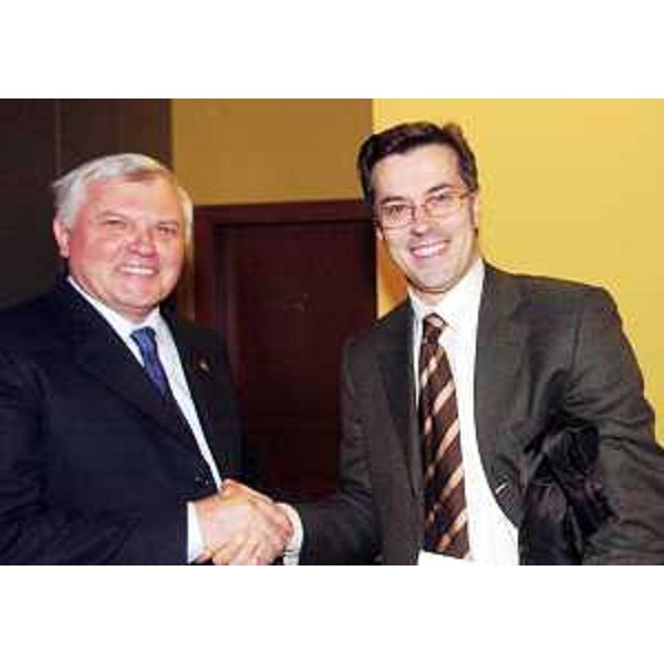 Mirko Brulc (Sindaco Nova Gorica) ed Ezio Beltrame (Assessore regionale Salute) alla riunione della VI sessione della Commissione bilaterale mista tra FVG e Slovenia. (Nova Gorica 19/01/05)