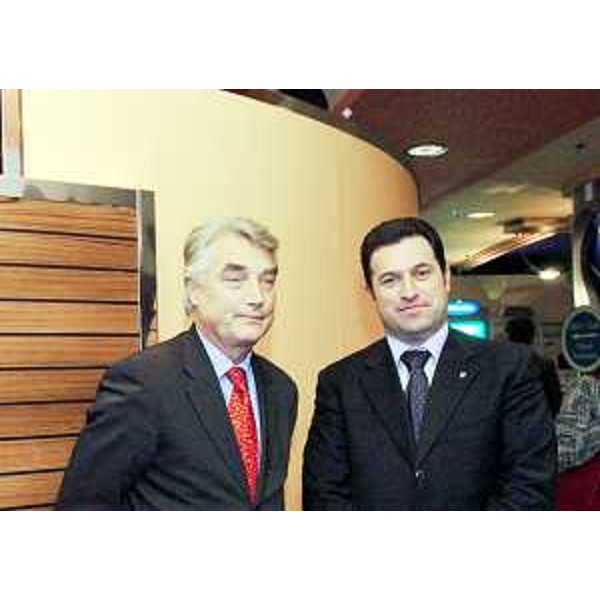 Andrej Logar (Ministro Affari esteri Slovenia) e Franco Iacop (Assessore regionale Relazioni internazionali) alla riunione della VI sessione della Commissione bilaterale mista tra FVG e Slovenia. (Nova Gorica 19/01/05)