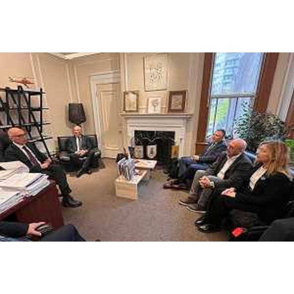 La delegazione del Friuli Venezia Giulia guidata dall'assessore Callari incontra il console generale dItalia a Montréal Enrico Pavone - La delegazione del Friuli Venezia Giulia guidata dall'assessore Callari incontra il console generale dItalia a Montréal Enrico Pavone