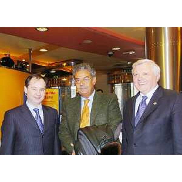 Tremul (Unione italiana), Antonaz (Assessore regionale Cultura) e Brulc (Sindaco Nova Gorica) alla riunione della VI sessione della Commissione bilaterale mista tra FVG e Slovenia. (Nova Gorica 19/01/05)