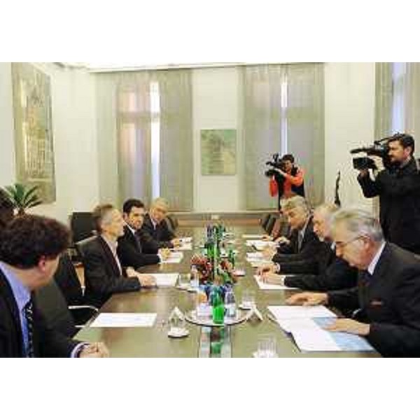 Riccardo Illy (Presidente FVG) e Dimitrij Rupel (Ministro esteri Slovenia) nel corso dell'incontro a Lubiana. (Lubiana 17/01/05)