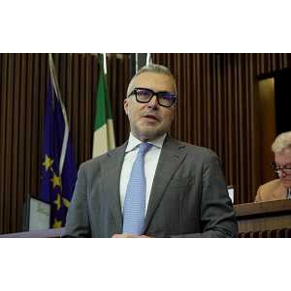 L'intervento in Aula dell'assessore regionale alle Attività produttive Sergio Emidio Bini - L'intervento in Aula dell'assessore regionale alle Attività produttive Sergio Emidio Bini