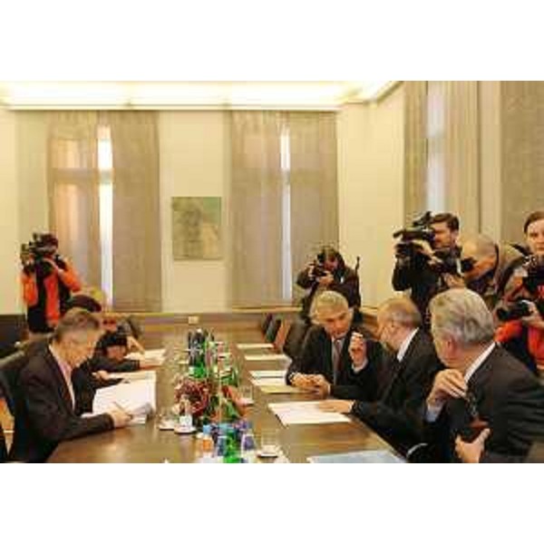 Riccardo Illy (Presidente FVG) e Dimitrij Rupel (Ministro esteri Slovenia) nel corso dell'incontro a Lubiana. (Lubiana 17/01/05)