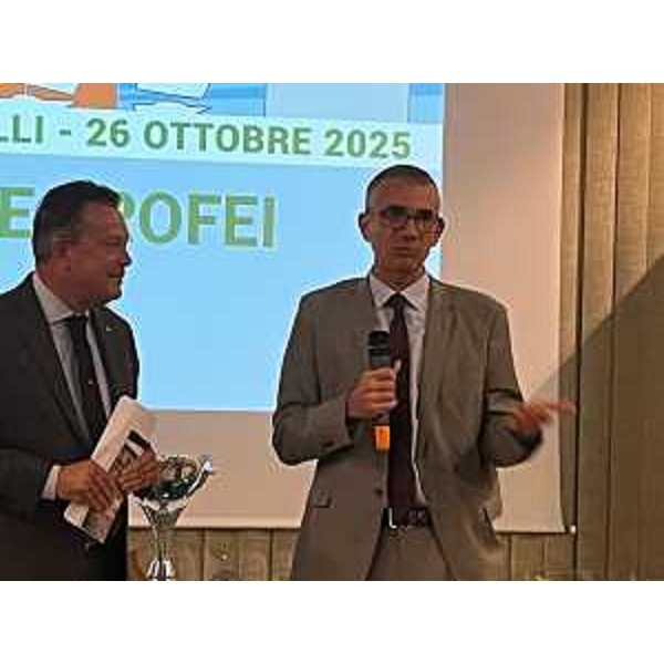 L'assessore regionale Pierpaolo Roberti al microfono insieme al presidente della Società Nautica Laguna Alberto Bazzeo - L'assessore regionale Pierpaolo Roberti al microfono insieme al presidente della Società Nautica Laguna Alberto Bazzeo