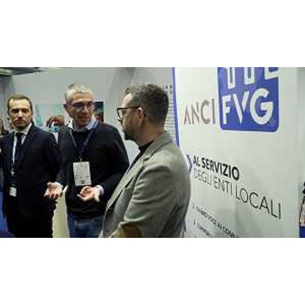 L'assessore regionale Pierpaolo Roberti inaugura lo stand del Friuli Venezia Giulia all'Assemblea nazionale Anci di Bologna - L'assessore regionale Pierpaolo Roberti inaugura lo stand del Friuli Venezia Giulia all'Assemblea nazionale Anci di Bologna