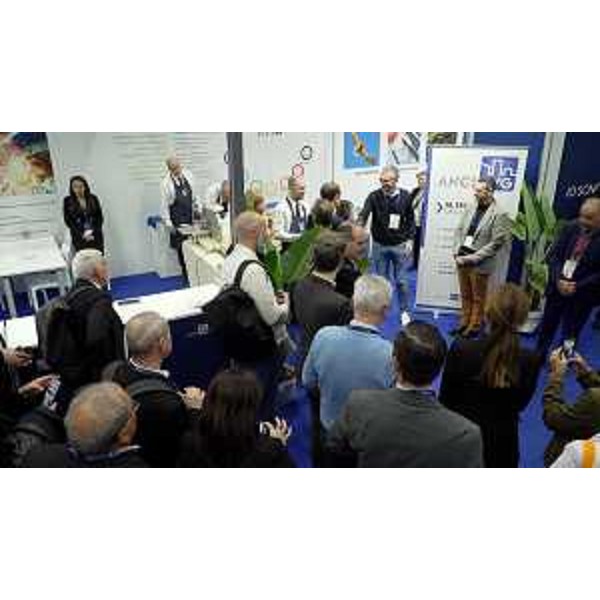 L'assessore regionale Pierpaolo Roberti inaugura lo stand del Friuli Venezia Giulia all'Assemblea nazionale Anci di Bologna - L'assessore regionale Pierpaolo Roberti inaugura lo stand del Friuli Venezia Giulia all'Assemblea nazionale Anci di Bologna