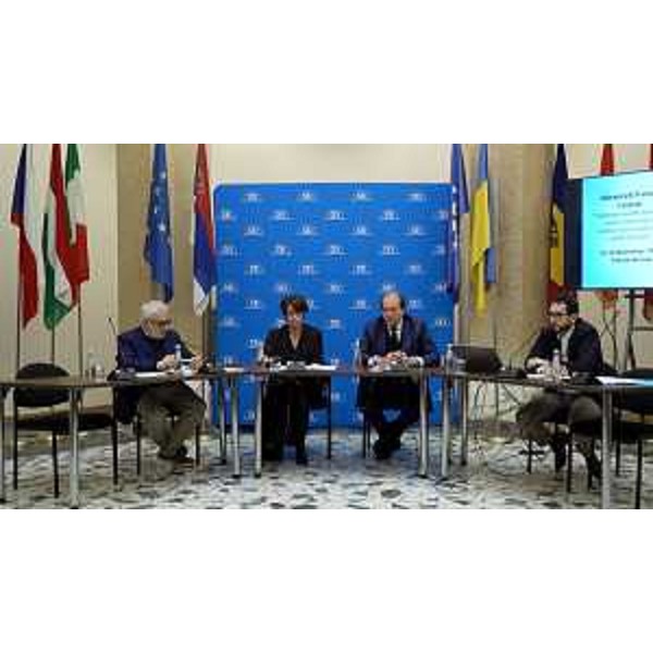 L'assessore Rosolen con il il Segretario generale di InCe-Cei Franco Dal Mas, il prof, Simone Arnaldi per il Dipartimento di Scienze Politiche e Sociali dell'Università degli Studi di Trieste e il Cei senior executive officer Alessandro Lombardo nella sede InCe a Trieste - L'assessore Rosolen con il il Segretario generale di InCe-Cei Franco Dal Mas, il prof, Simone Arnaldi per il Dipartimento di Scienze Politiche e Sociali dell'Università degli Studi di Trieste e il Cei senior executive officer Alessandro Lombardo nella sede InCe a Trieste