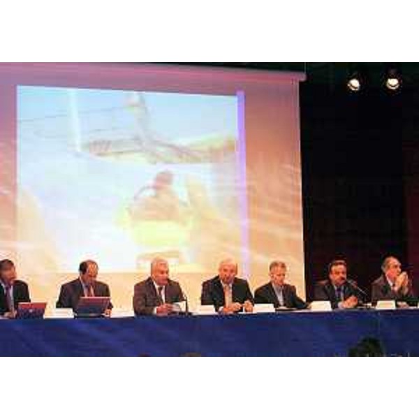 Illy (Presidente FVG) e Bertossi (Assessore regionale Attività produttive) al convegno "Lignano futura" nella sala convegni Kursaal a Lignano. (Lignano 18/04/05)