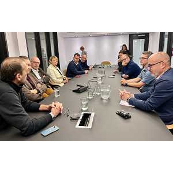 La delegazione del Friuli Venezia Giulia guidata dall'assessore ai Sistemi informativi Sebastiano Callari assiema al direttore esecutivo del DistriQ Michel Pioro e deil direttore dello sviluppo economico della città di Sherbrooke Stephen Cabana. - La delegazione del Friuli Venezia Giulia guidata dall'assessore ai Sistemi informativi Sebastiano Callari assiema al direttore esecutivo del DistriQ Michel Pioro e deil direttore dello sviluppo economico della città di Sherbrooke Stephen Cabana.