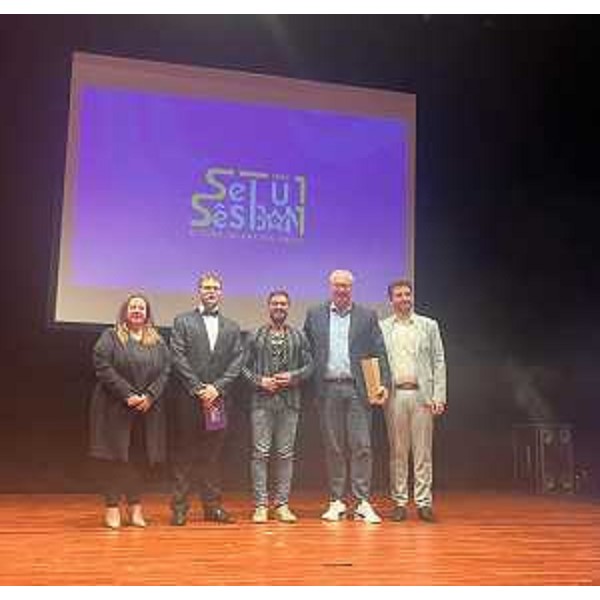 Il presidente Bordin insieme allo staff del Talent - Il presidente Bordin insieme allo staff del Talent