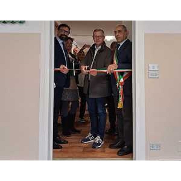 L'inaugurazione del "Territorial Lab" di ceramica, ospitato nella Scuola secondaria di primo grado di Ovaro - L'inaugurazione del "Territorial Lab" di ceramica, ospitato nella Scuola secondaria di primo grado di Ovaro