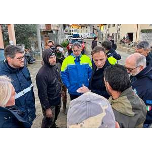 Il governatore Fedriga nel corso del sopralluogo - Il governatore Fedriga nel corso del sopralluogo