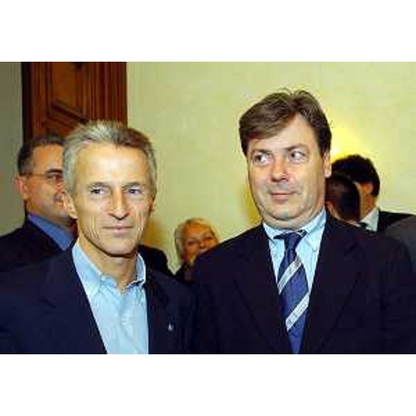 Illy (Presidente FVG) e Voiko Volk (Ambasciatore Slovenia in Italia) all'inaugurazione della mostra fotografica "Qui Europa", allestita da Consiglio e Giunta regionale del Friuli Venezia Giulia nella sede di rappresentanza del FVG a Roma. (Roma 09/11/04)