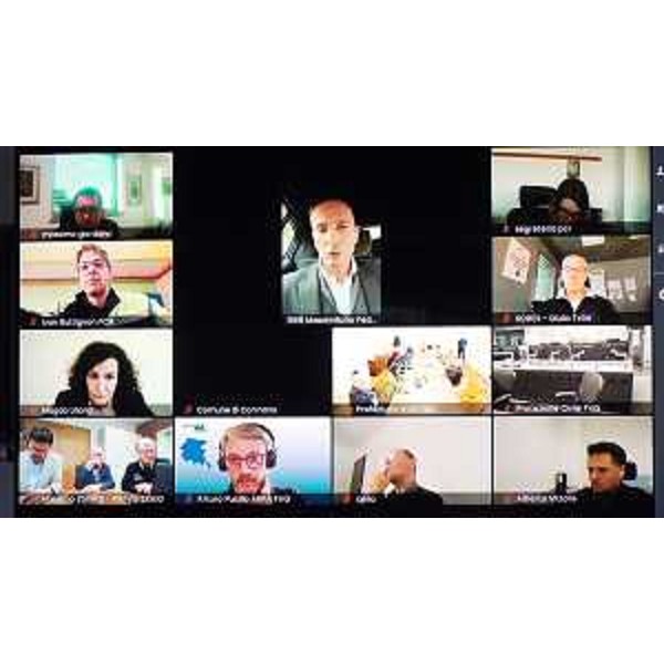 Al centro il governatore Fedriga mentre interviene in videoconferenza - Al centro il governatore Fedriga mentre interviene in videoconferenza