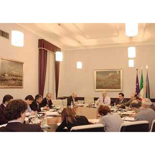La Giunta regionale riunita a Trieste. (Trieste 19/11/04)