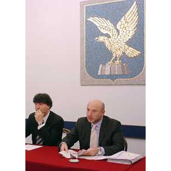 Baiguera (Portavoce Illy) e Bertossi (Assessore regionale Attività produttive) in conferenza stampa al termine della Giunta regionale riunita a Trieste. (Trieste 19/11/04)