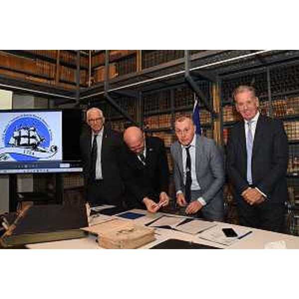 La sottoscrizione dell'accordo tra Arpa e Istituto nautico - La sottoscrizione dell'accordo tra Arpa e Istituto nautico